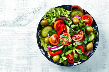 Slicing vs. Chopping: Why Your Salad Wilts (And How to Fix It)
